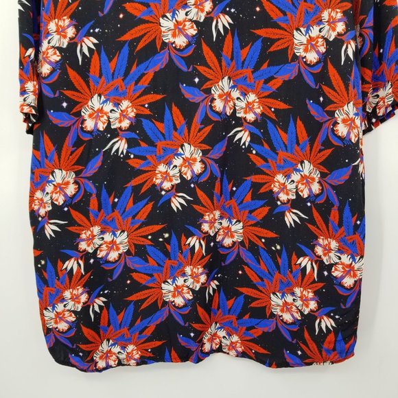 SSS World Corp Red and Blue Short Sleeved Button Down Shirt Size Medium - Picture 10 of 11